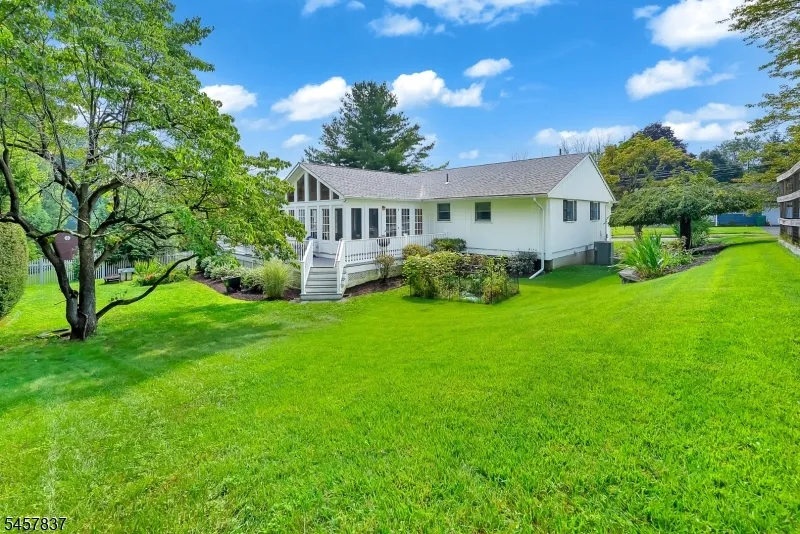11 Fairview Ave Newton Town, NJ 07860
