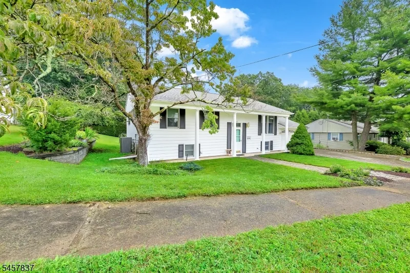 11 Fairview Ave Newton Town, NJ 07860