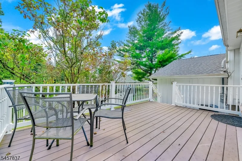 11 Fairview Ave Newton Town, NJ 07860