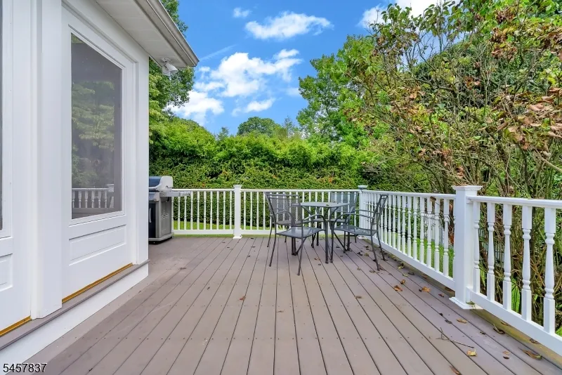 11 Fairview Ave Newton Town, NJ 07860
