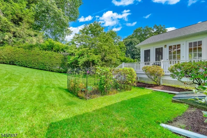 11 Fairview Ave Newton Town, NJ 07860