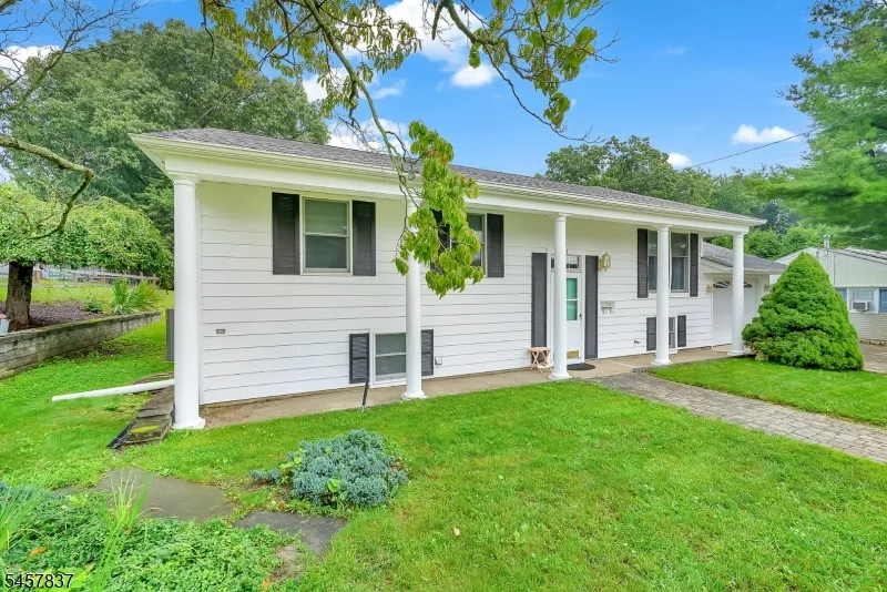 11 Fairview Ave Newton Town, NJ 07860