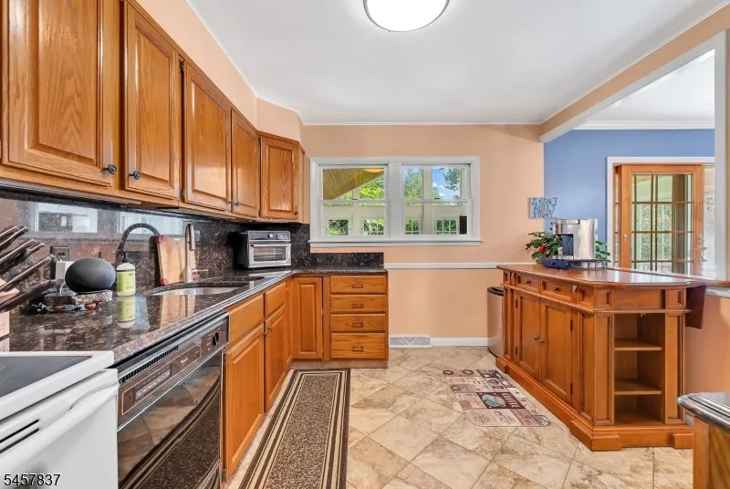 11 Fairview Ave Newton Town, NJ 07860