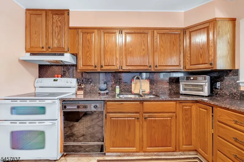 11 Fairview Ave Newton Town, NJ 07860
