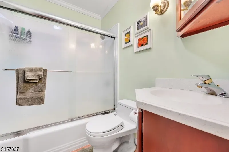 11 Fairview Ave Newton Town, NJ 07860