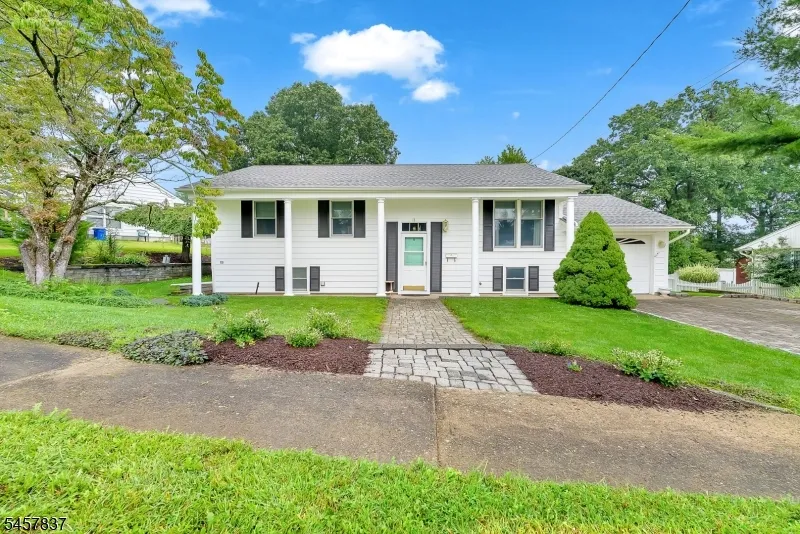 11 Fairview Ave Newton Town, NJ 07860