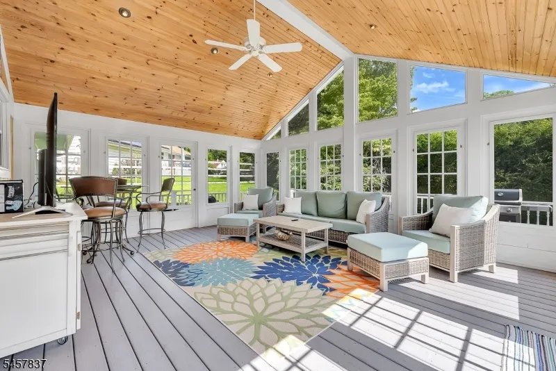 11 Fairview Ave Newton Town, NJ 07860
