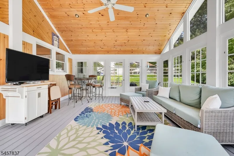 11 Fairview Ave Newton Town, NJ 07860