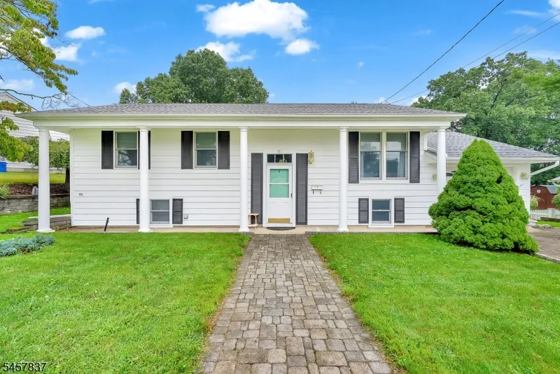 11 Fairview Ave Newton Town, NJ 07860