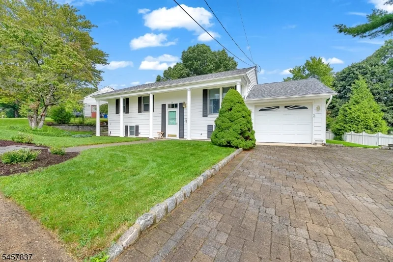 11 Fairview Ave Newton Town, NJ 07860