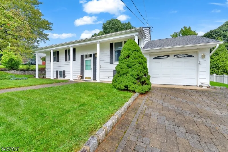 11 Fairview Ave Newton Town, NJ 07860