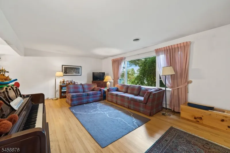 12 Ryder Rd Wayne, NJ 07470