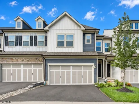 8 Dahlia Dr