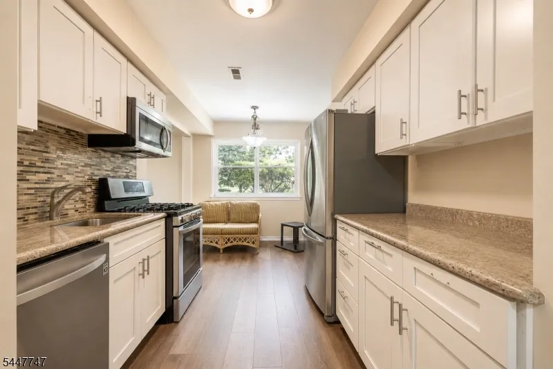 201 Edison Glen Ter Edison, NJ 08837