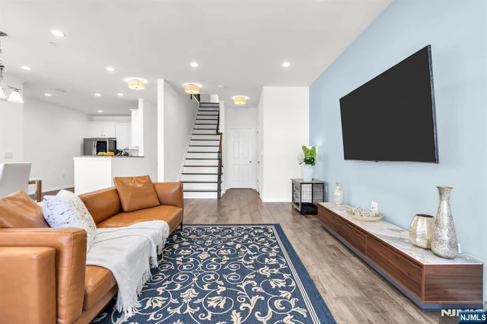 266 Aspen Drive Cedar Grove, NJ 07009