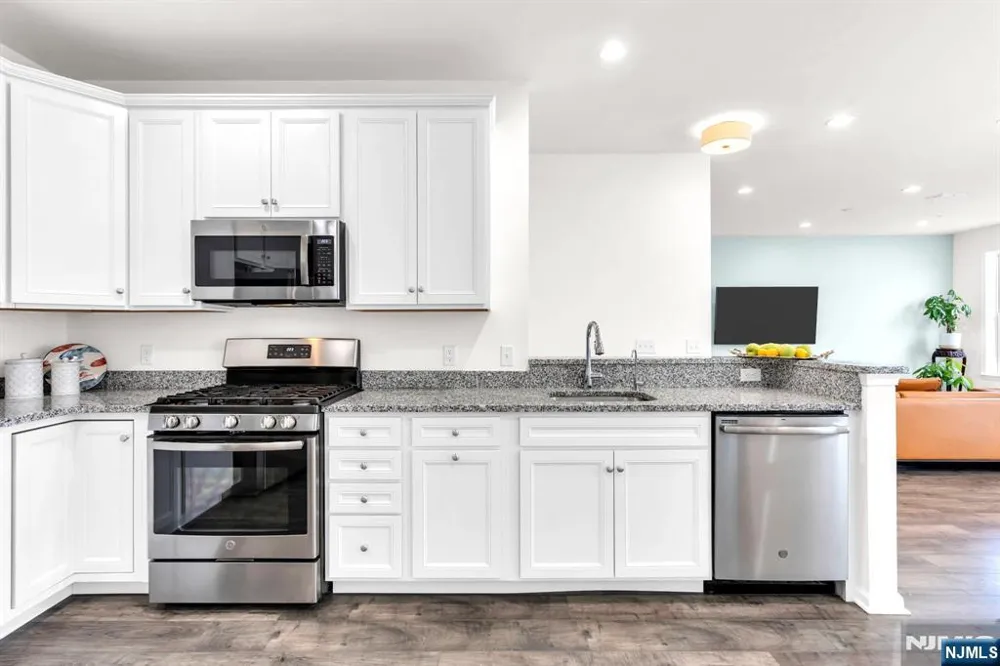266 Aspen Drive Cedar Grove, NJ 07009
