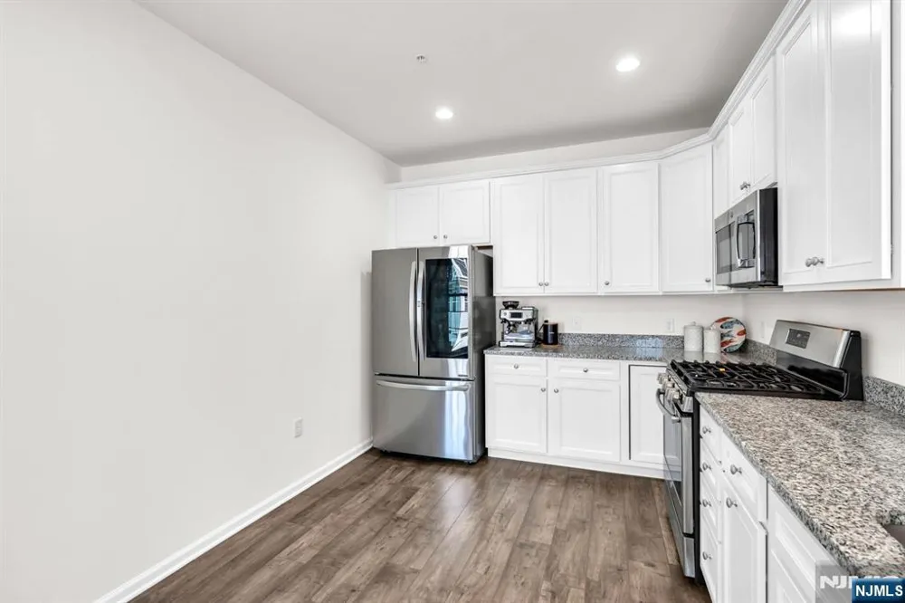 266 Aspen Drive Cedar Grove, NJ 07009