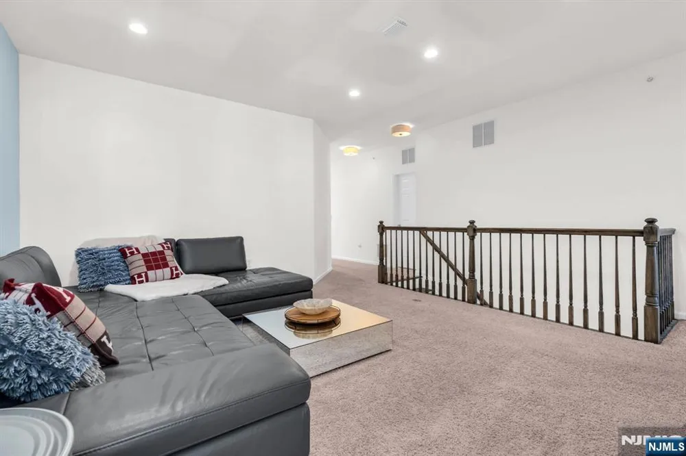 266 Aspen Drive Cedar Grove, NJ 07009