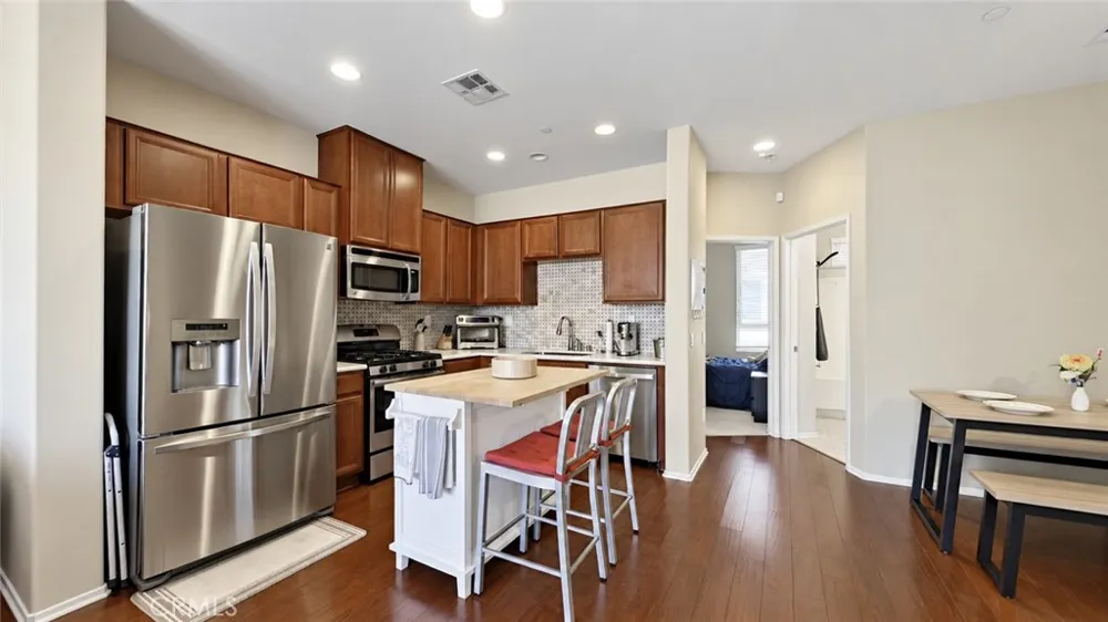 14671 Sherman Way Van Nuys, CA 91405