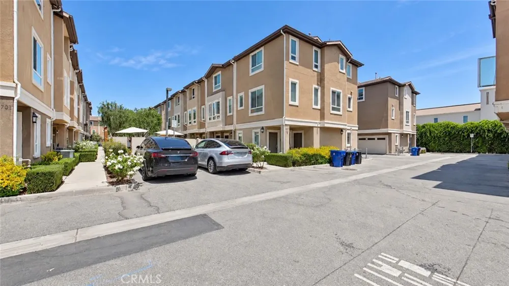 14671 Sherman Way Van Nuys, CA 91405