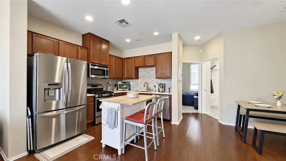 14671 Sherman Way Van Nuys, CA 91405