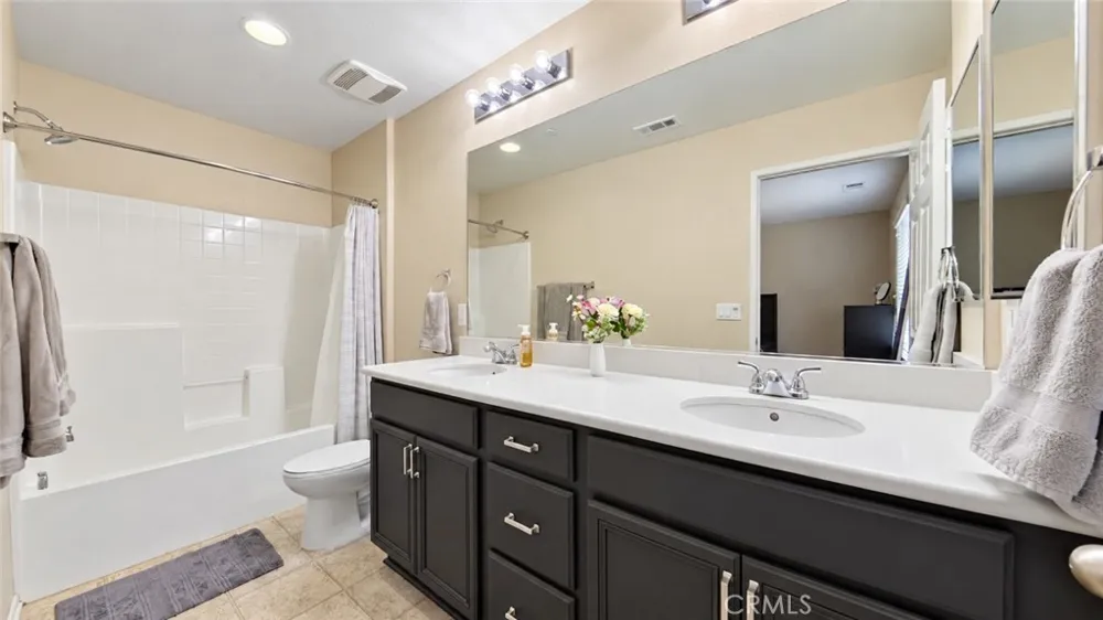 14671 Sherman Way Van Nuys, CA 91405