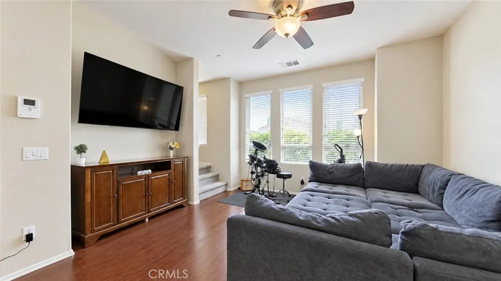 14671 Sherman Way Van Nuys, CA 91405