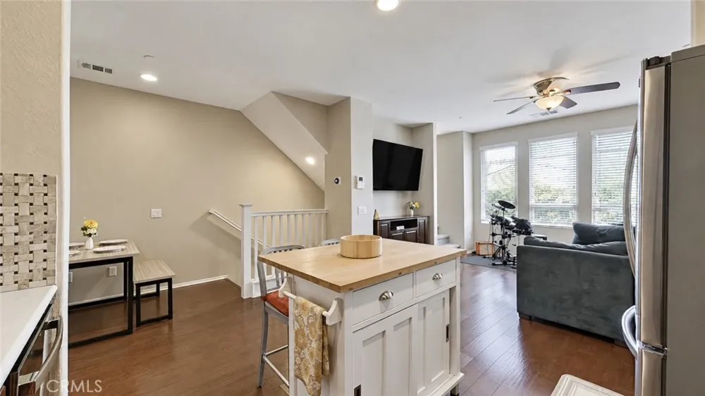 14671 Sherman Way Van Nuys, CA 91405