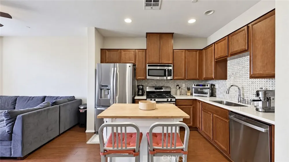 14671 Sherman Way Van Nuys, CA 91405