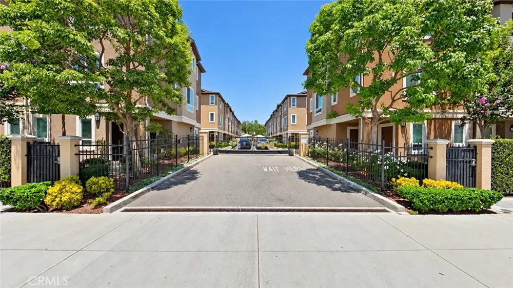 14671 Sherman Way Van Nuys, CA 91405
