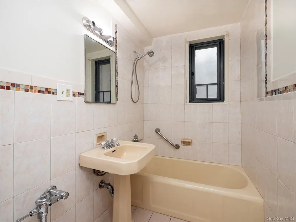 2150 E Tremont Avenue #4C Bronx, NY 10462