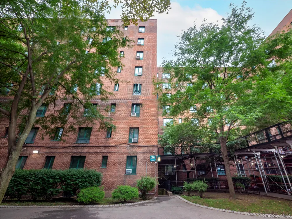 2150 E Tremont Avenue #4C Bronx, NY 10462