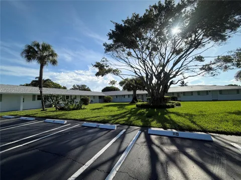 400 SW Golfview Ter #112
