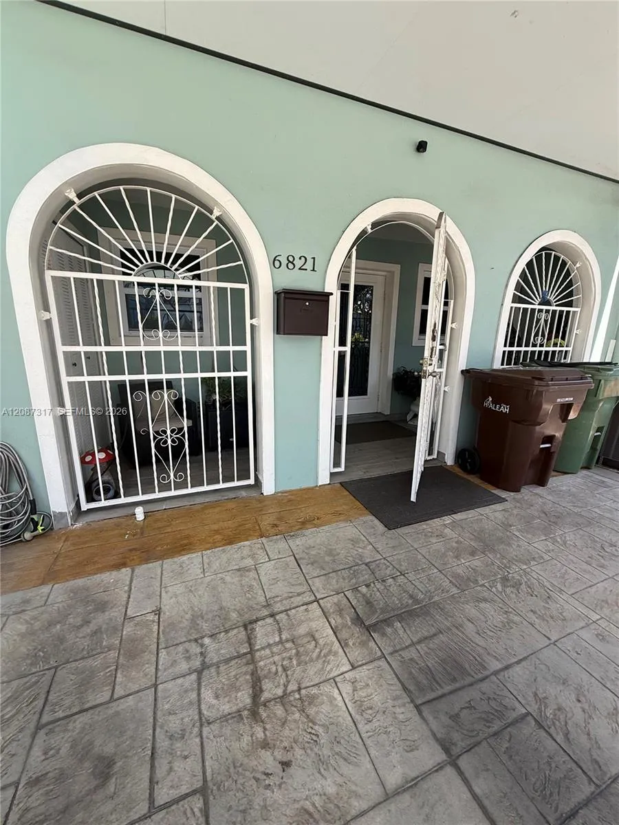 6821 W 2nd Ct Hialeah, FL 33014