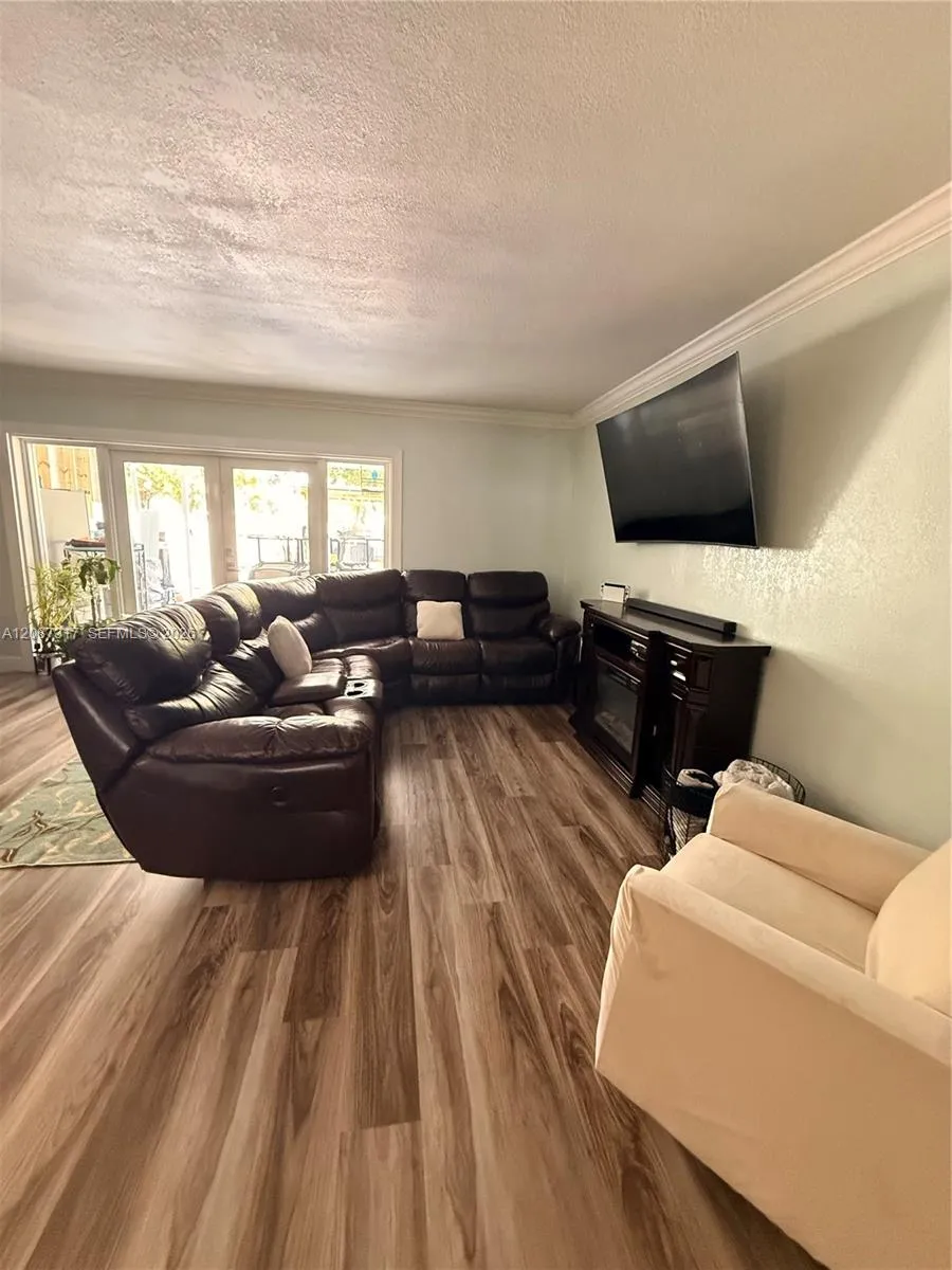 6821 W 2nd Ct Hialeah, FL 33014