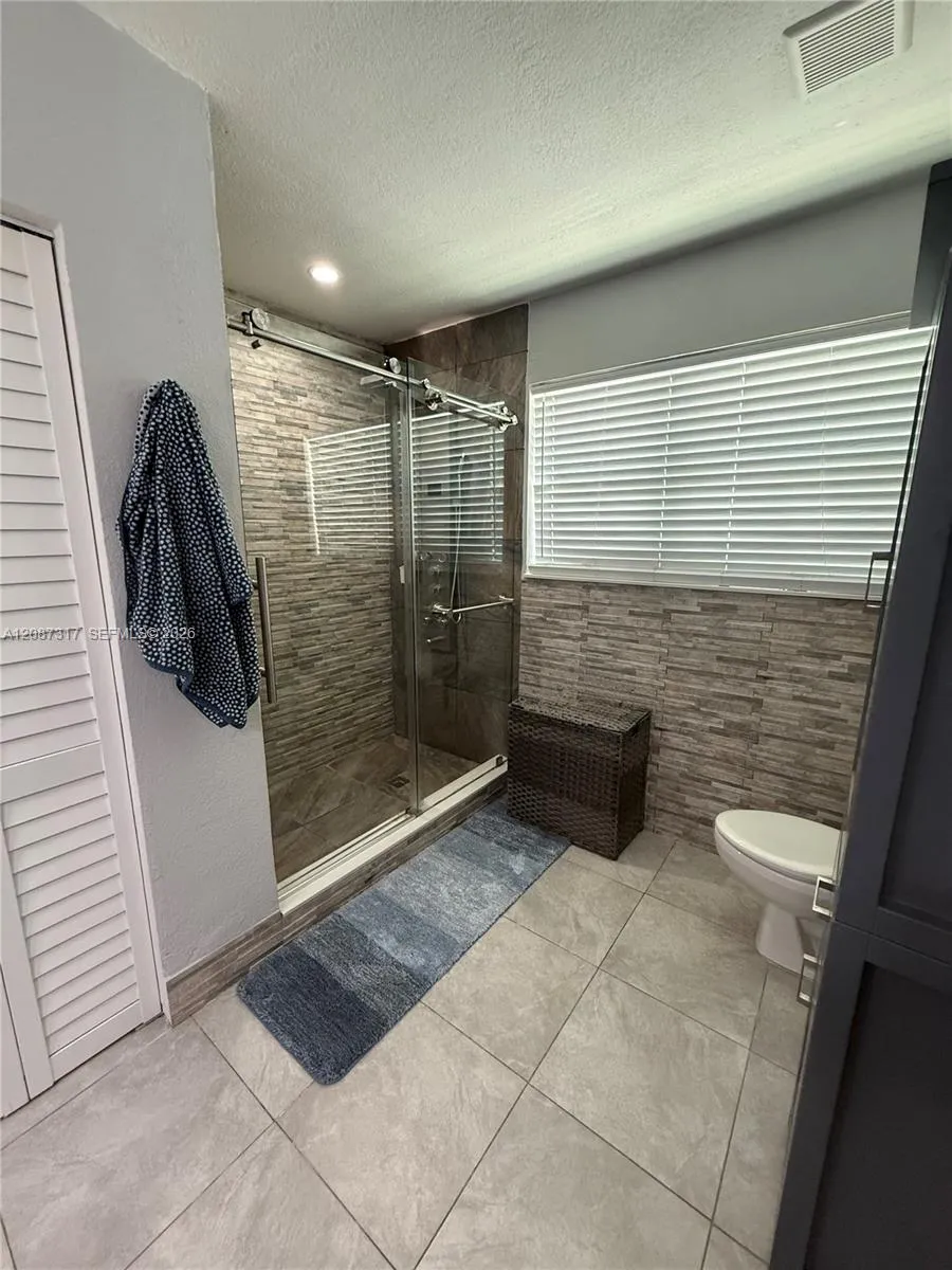 6821 W 2nd Ct Hialeah, FL 33014
