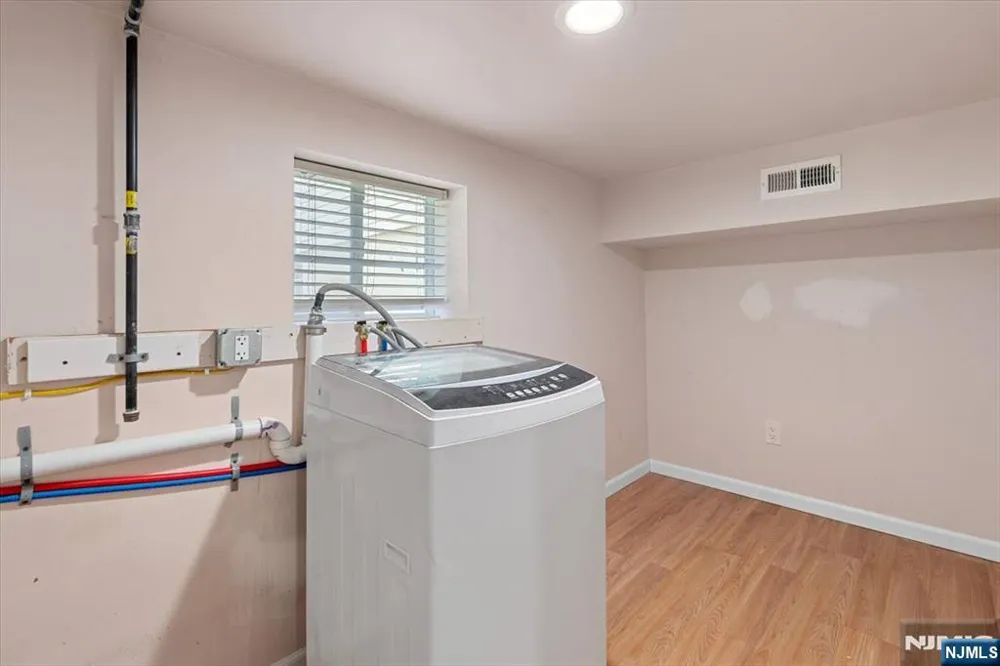 322 Kaplan Avenue Hackensack, NJ 07601