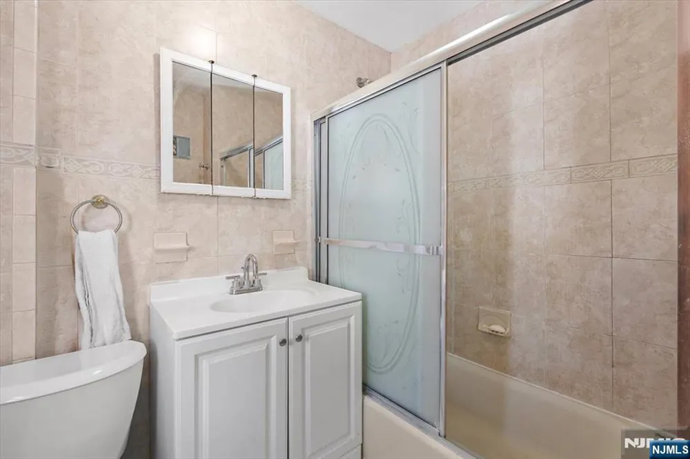 322 Kaplan Avenue Hackensack, NJ 07601