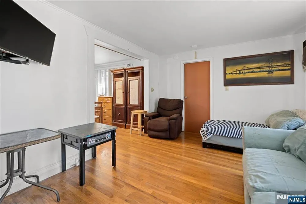 322 Kaplan Avenue Hackensack, NJ 07601