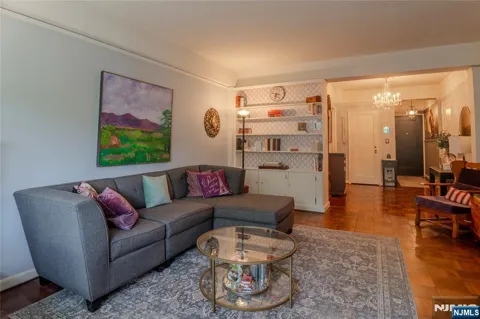 10 Crestmont Road 4H