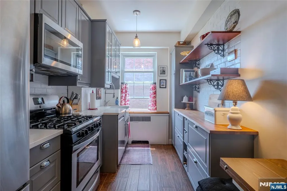 10 Crestmont Road 4H Montclair, NJ 07042