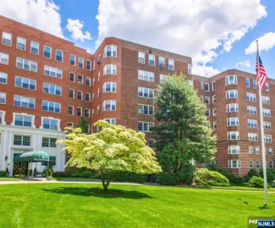 10 Crestmont Road 4H Montclair, NJ 07042