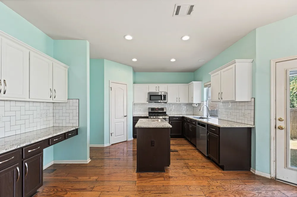 3718 Eagles Nest Street Round Rock, TX 78665