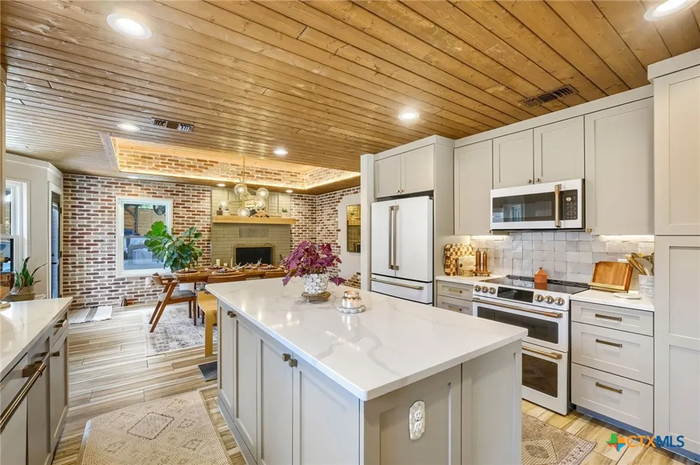 945 Queens Drive New Braunfels, TX 78130