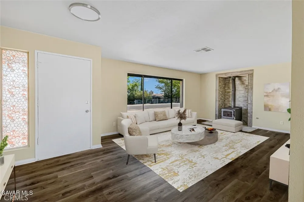 13116 E East Avenue W10 Pearblossom, CA 93553
