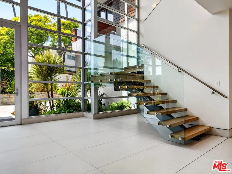 770 Paseo Miramar Los Angeles, CA 90272
