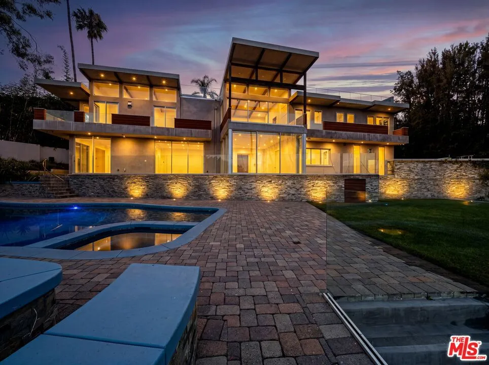 770 Paseo Miramar Los Angeles, CA 90272