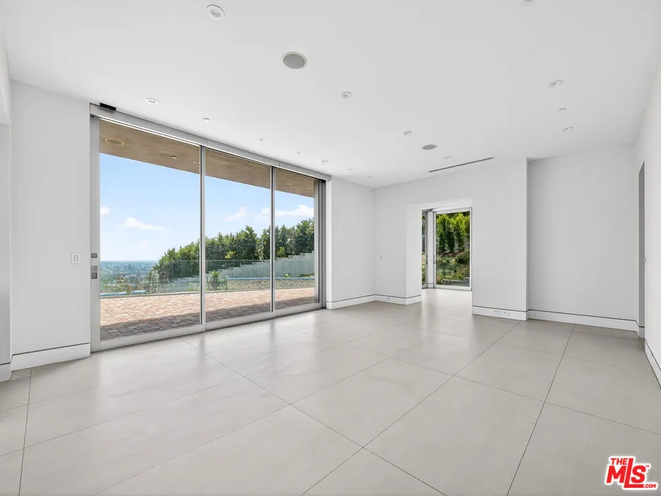 770 Paseo Miramar Los Angeles, CA 90272