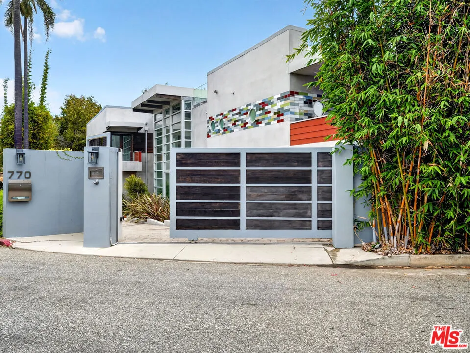 770 Paseo Miramar Los Angeles, CA 90272