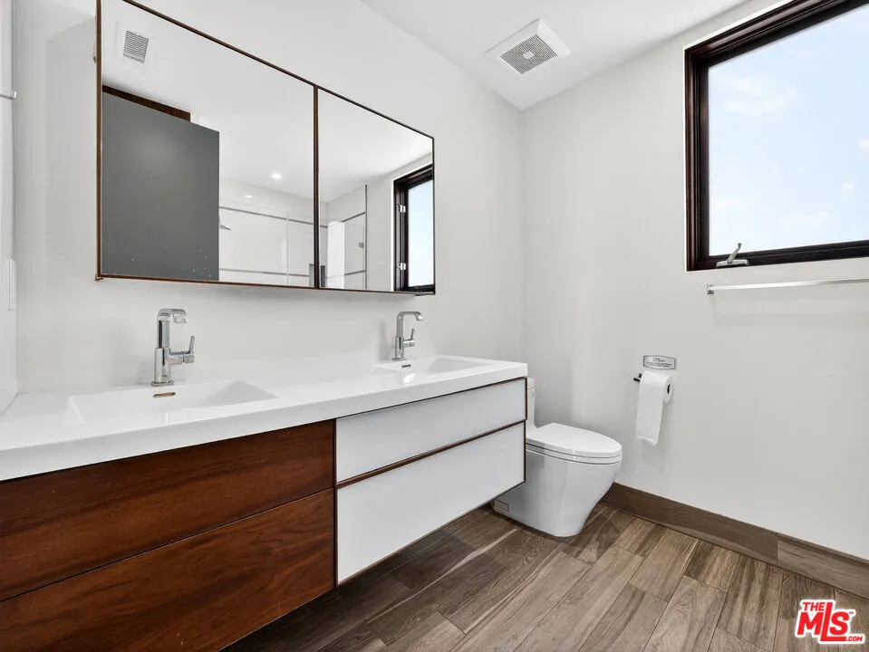 770 Paseo Miramar Los Angeles, CA 90272